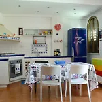 Mediterraneo ゲストハウス 4*